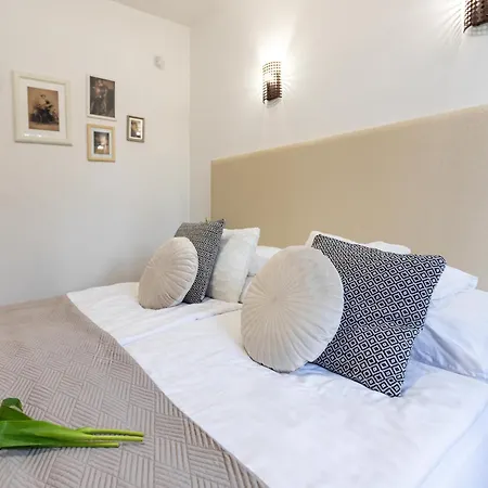 Csillag Apartment Balatonalmadi